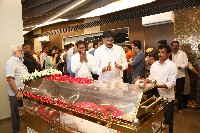 Celebs Pay Last Respects to Superstar Krishna